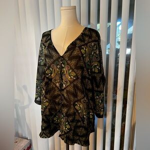 Lane Bryant women’s size 18/20 green/black/white top.
